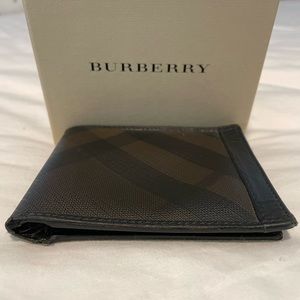 Used men’s Burberry wallet